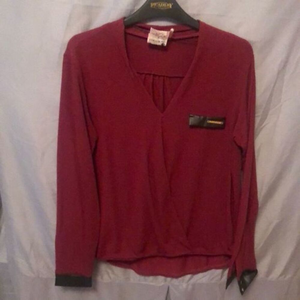 ⭐️COCO & Tasha Burgundy long sleeve top
